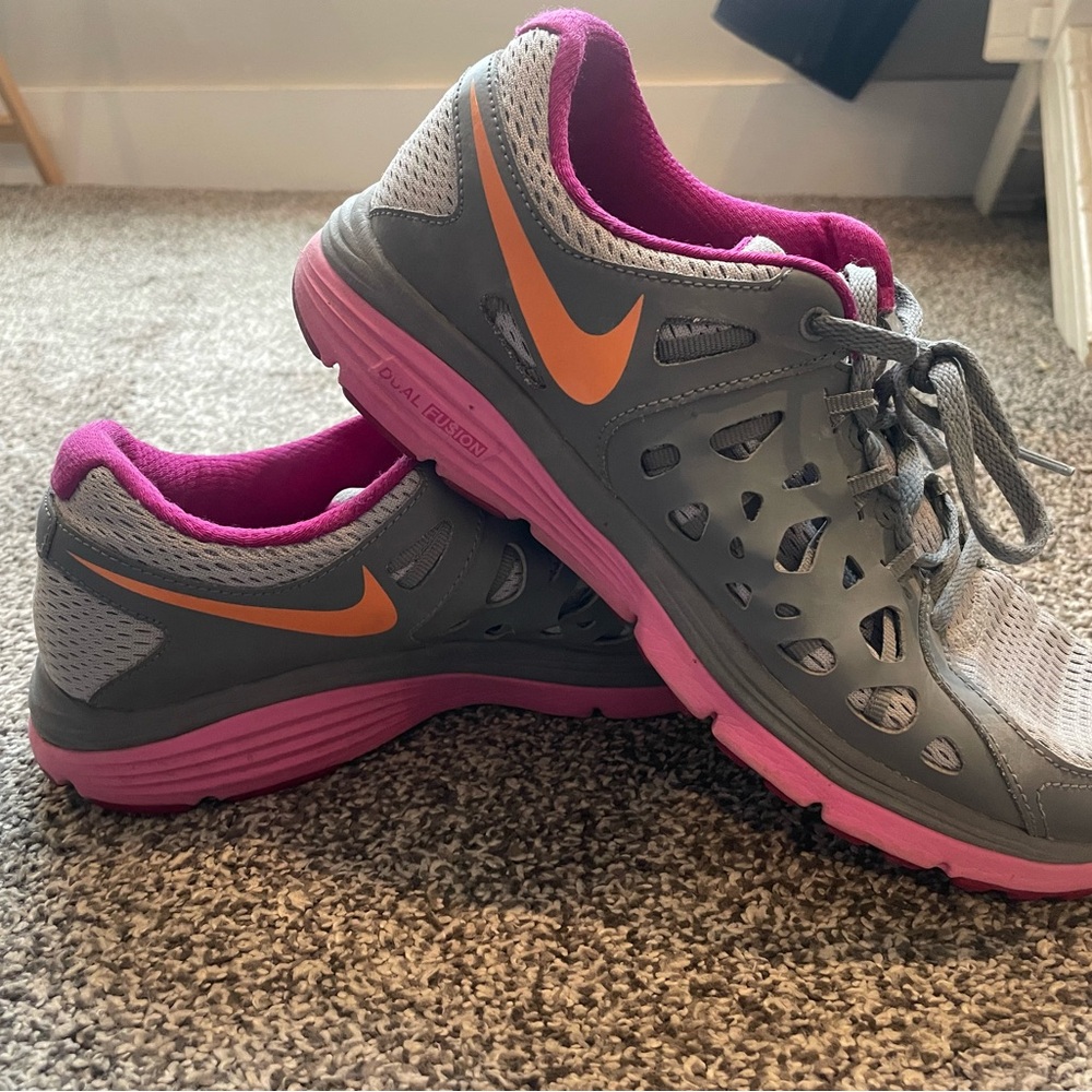 Nike Women's Gray and Pink Athletic Shoes